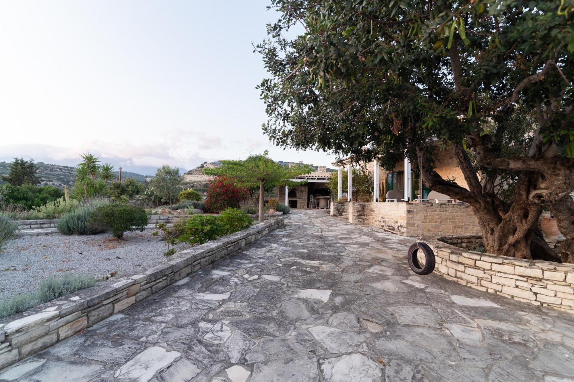 Carob Villa Moirai Exterior photo