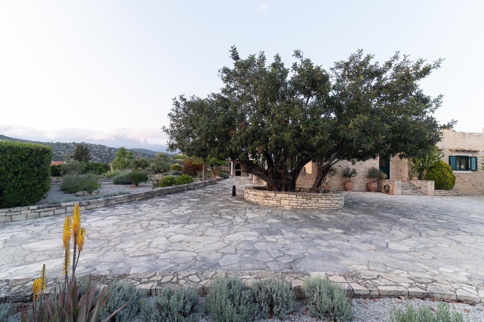 Carob Villa Moirai Exterior photo