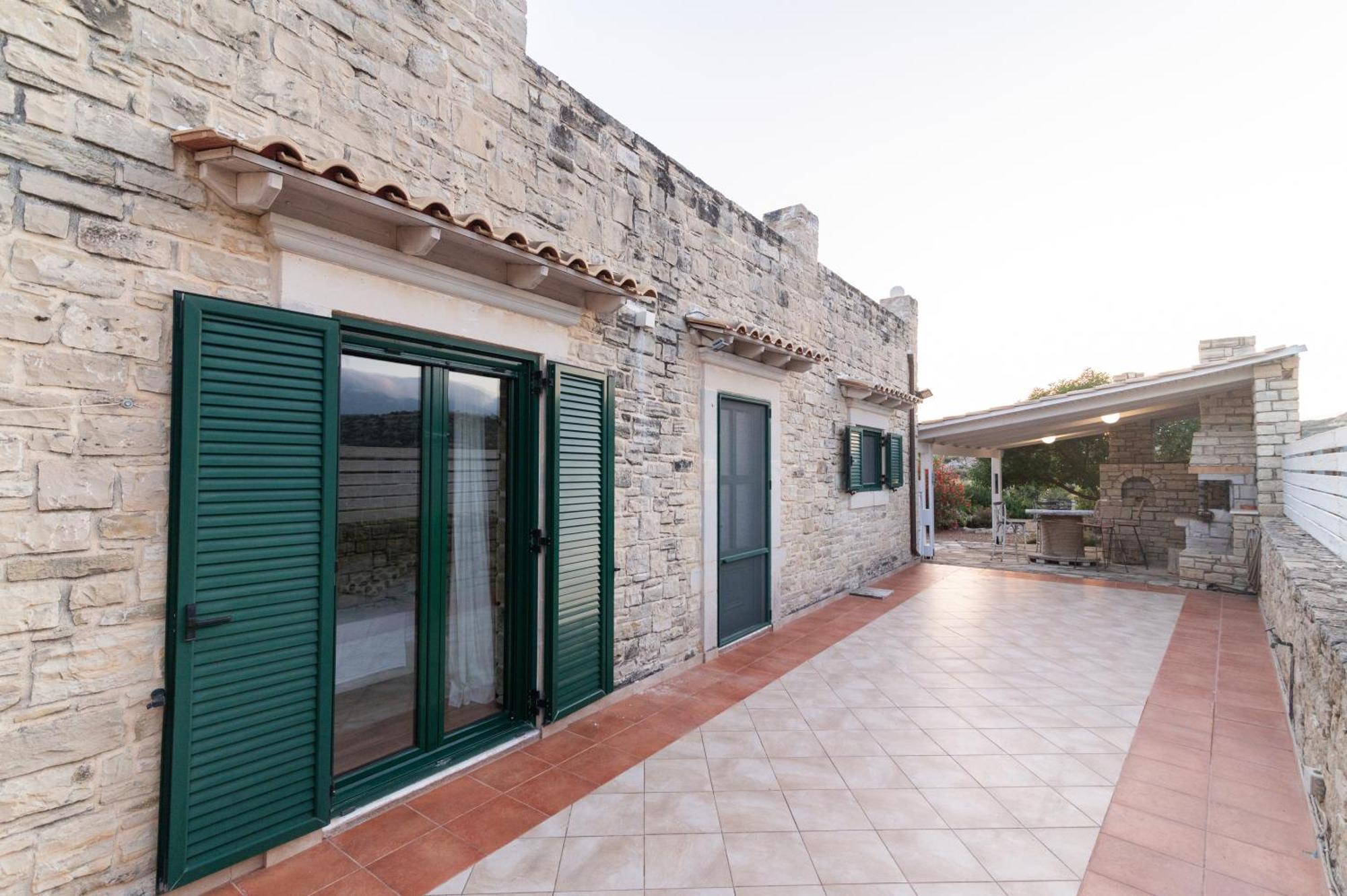 Carob Villa Moirai Exterior photo