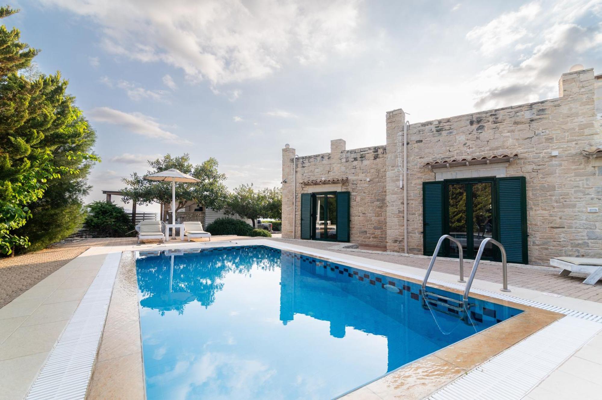 Carob Villa Moirai Exterior photo